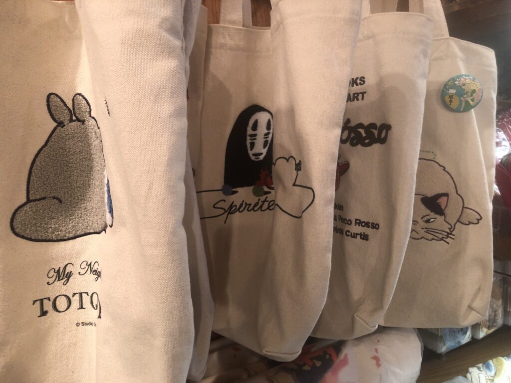 Tote bag with embroidery design 